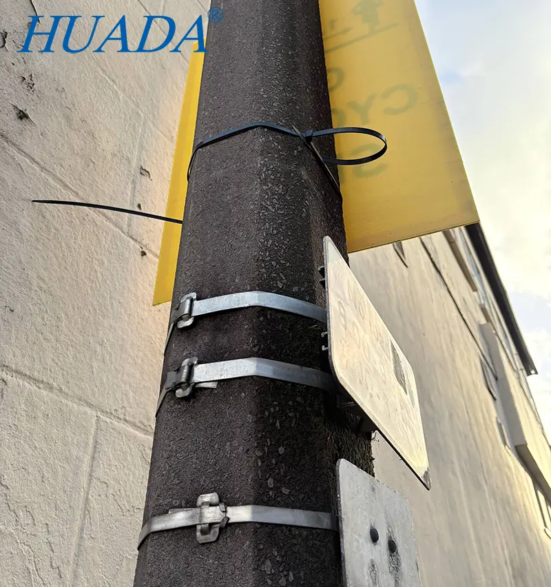 牙扣式不锈钢扎带用于英国街头立柱固定标牌的实际应用场景