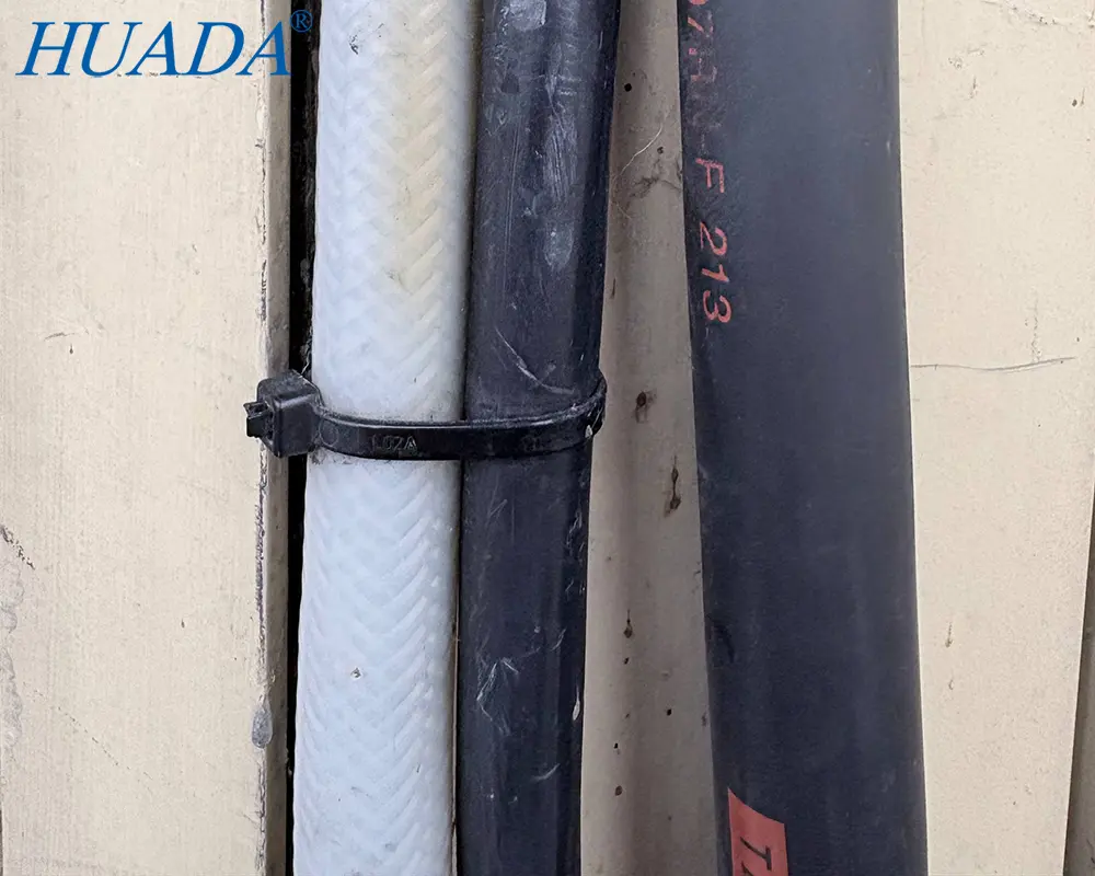 黑色尼龙扎带固定墙面线缆和软管