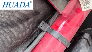 宝马摩托车车架管件处PA66尼龙扎带锁头朝向的实拍细节