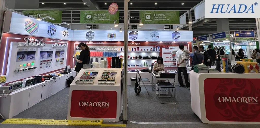 华达塑料参加第139届广交会展位现场图